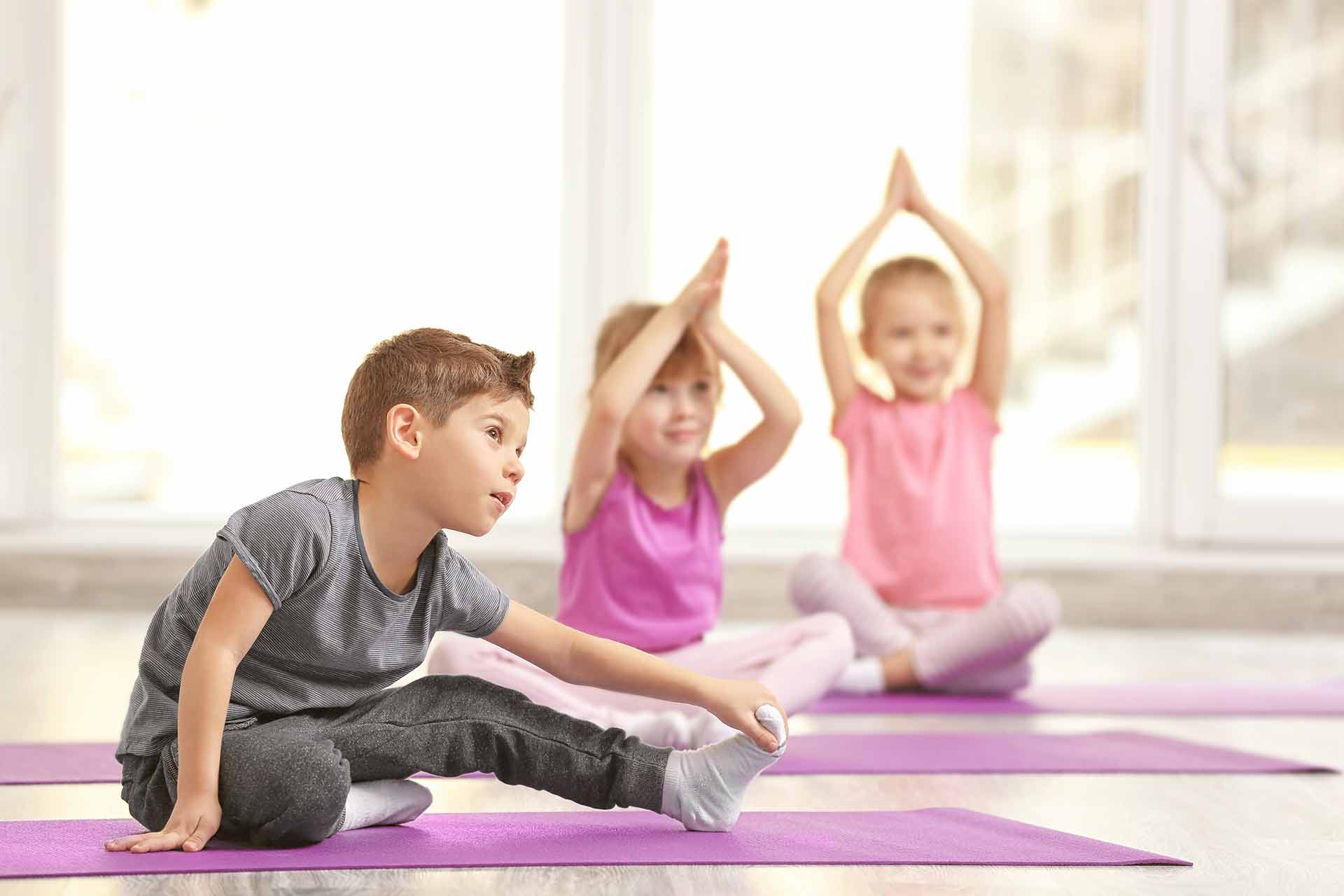 Нейрогимнастика 7 лет. Детская йога. Оздоровительная гимнастика для детей. Детский фитнес. Занятия йогой для детей.